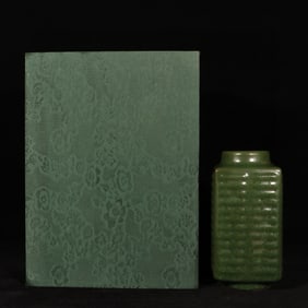An Exquisite Guan yao Green Glazed Cong-Shaped Vase,With an Imperial Poem by Emperor Qianlong