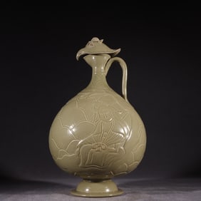 A Rare Yue yao Celadon Figure Pattern Eagle's Beak Pot