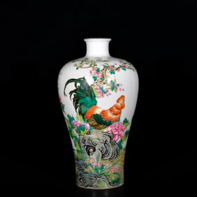 An Exquisite Enamel Painted Gold Flower and Rooster Pattern Vase,With Poem