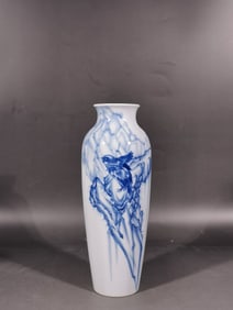 An Exquisite Blue and White Bird Pattern Vase