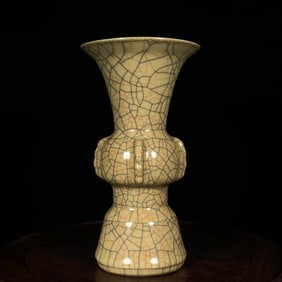 An Exquisite Ge yao Vase