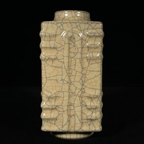 An Exquisite Ge yao Cong-Shaped Vase