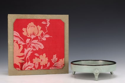 An Exquisite Ru yao Cover with Silver Tripod Brush Washer,With an Imperial Poem by Emperor Qianlong