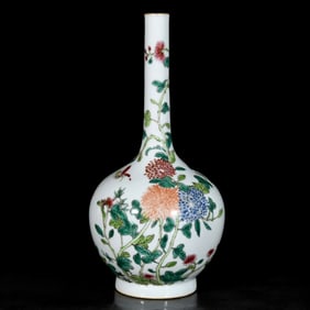 An Exquisite Famille-Rose Painted Gold Flower and Butterfly Pattern Vase