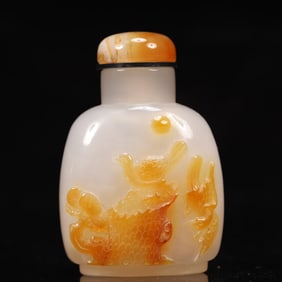 An Exquisite Agate Pine and Bird Pattern Snuff Bottle