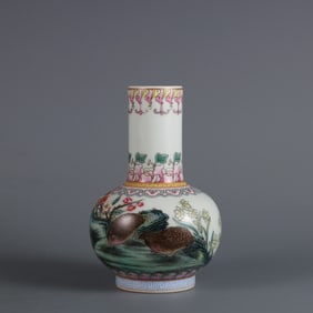 An Exquisite Enamel Painted Gold Flower and Bird Pattern Vase,With Poem