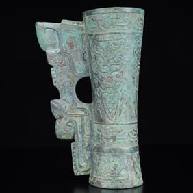 An Archaic Bronze Beast-Face Pattern Sheep-Ears Vase