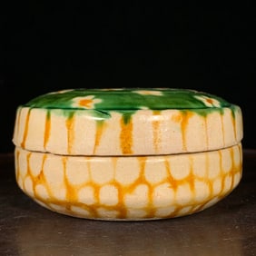 An Exquisite Tang Tri-Color Glazed Pottery Flower Pattern Cover Box