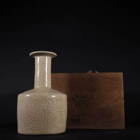 An Exquisite Ge yao Yellow Glazed Vase