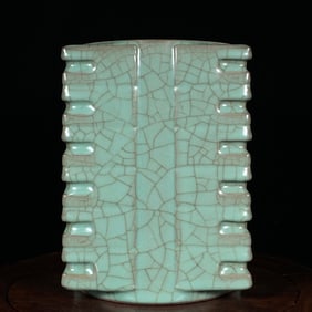 An Exquisite Guan yao Cong-Shaped Vase