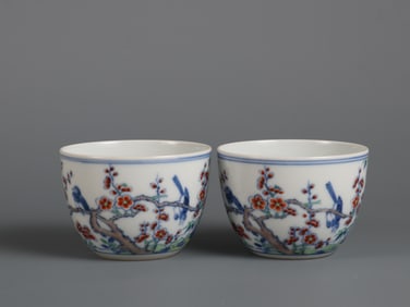 A Pair of Exquisite Doucai Flower and Bird Pattern Cups