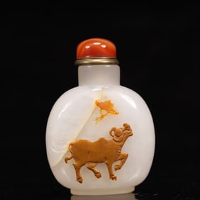 An Exquisite Agate Buffalo Pattern Snuff Bottle