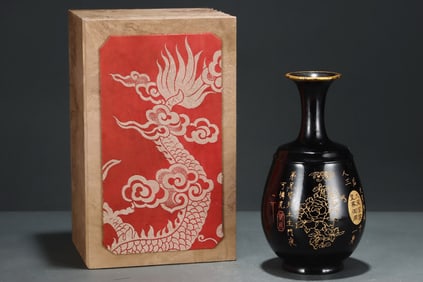 An Exquisite Ru yao Black Glazed Cover with Gold Flower Pattern Vase,With Poem