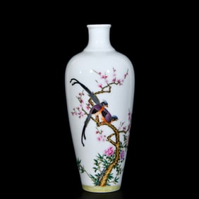 An Exquisite Enamel Painted Gold Flower and Bird Pattern Vase,With Poem