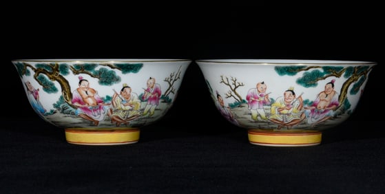 A Pair of Exquisite Enamel Blue and White Painted Gold Figure,Auspicious Cloud and Dragon Pattern