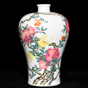 An Exquisite Famille-Rose Bird and Fruit Pattern Vase