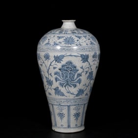 A Huge Blue and White Lotus Pattern Vase