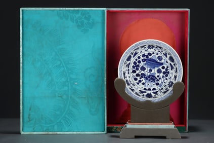 An Exquisite Blue and White Lotus,Fish and Algae Pattern Plate