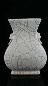 An Exquisite Ge yao Beast-Ears Vase