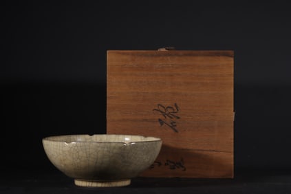An Exquisite Ge yao Bowl