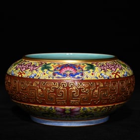 An Exquisite Enamel Painted Gold Bats and Peach Pattern Brush Washer