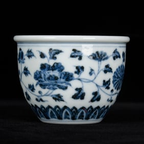 An Exquisite Blue and White Lotus Pattern Cup