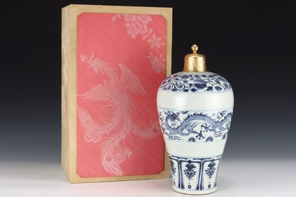 A Huge Blue and White Auspicious Cloud,Dragon and Phoenix Pattern Vase,With Gilt Cover