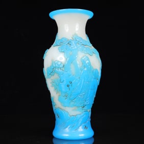 An Exquisite Glass Figure Pattern Vase