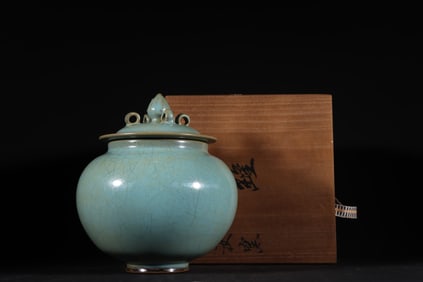 An Exquisite Jun yao Sky Blue Glazed Cover Jar