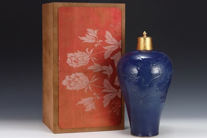 A Huge Ji Blue Glazed Auspicious Cloud and Dragon Pattern Vase,With Gilt Cover