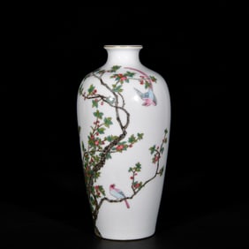 An Exquisite Enamel Painted Gold Flower and Bird Pattern Vase,With Poem