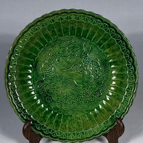 An Exquisite Ding yao Green Glazed Fish and Algae Pattern Plate