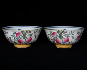 A Pair of Exquisite Enamel Blue and White Painted Gold Bats and Peach Pattern Bowls