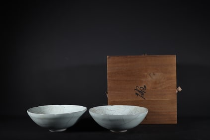 A Pair of Exquisite White Glazed Bowls