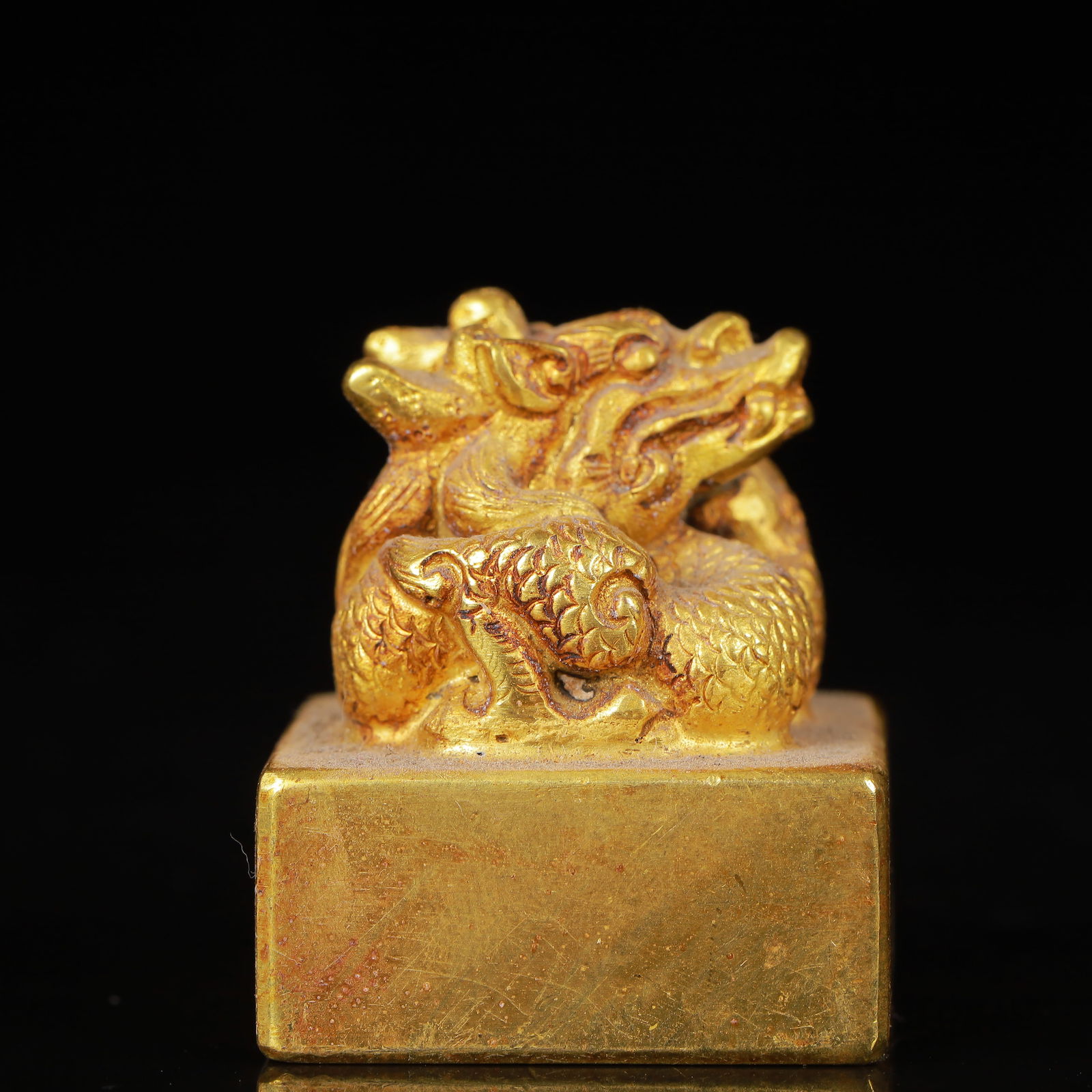 An Exquisite Gilt Bronze Dragon Seal (1 of 6)