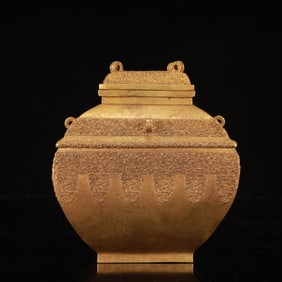 An Exquisite Gilt Bronze Flower Pattern Jar with Cover