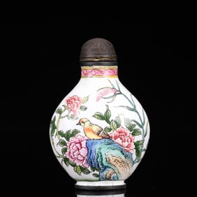 An Exquisite Painted Enamel Flower and Bird Pattern Snuff Bottle