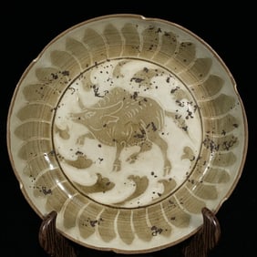 An Exquisite Ding yao Buffalo Pattern Plate