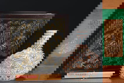 A Huge Paste relief Eight Treasures and Dragon Pattern Vase,With Vertical Scroll Painting on Silk