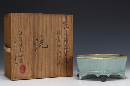 An Exquisite Guan yao Celadon Glazed Tripod Brush Washer,With an Imperial Poem by Emperor Qianlong