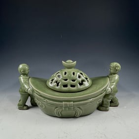 An Exquisite Longquan yao Figure Pattern Censer