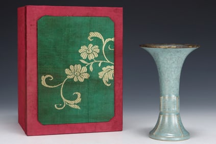 An Exquisite Ru yao Sky Blue Glazed Vase,With an Imperial Poem by Emperor Qianlong