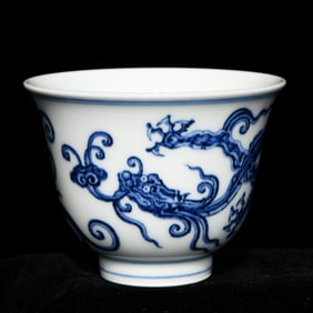 A Exquisite Blue and White Dragon Pattern Cup