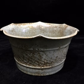 An Exquisite Ru yao Flower-Shaped Brush Washer