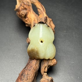 An Exquisite White Jade Frog Pendant
