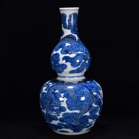 A Huge Blue and White Dragon Pattern Gourd-Shaped Vase