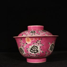 An Exquisite Ruby Red-Glazed Flower Pattern with Cover Bowl