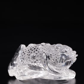 An Exquisite Crystal Golden Toad Ornamen