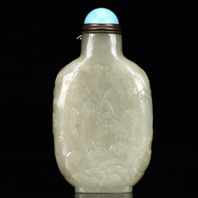 An Exquisite White Jade Lotus Pattern Snuff Bottle