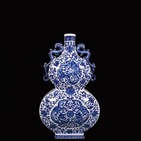 An Exquisite Blue and White Lotus Pattern Dragon Pattern Double-Ears Gourd-Shaped Vase